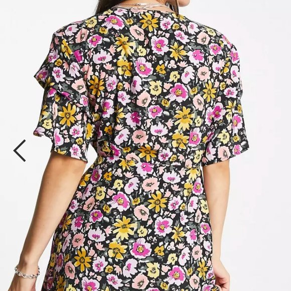 Moody Floral Print Wrap Dress with Bell Sleeves - Size 4, NWT - Topshop - Picture 3 of 14